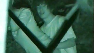 مرغ کے لئے بھوکا بال ...
