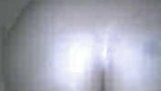 سکینکی برونیٹ لڑکی س ...